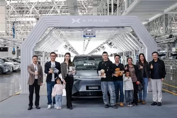 小鹏第100万辆汽车下线，开启智能出行新纪元