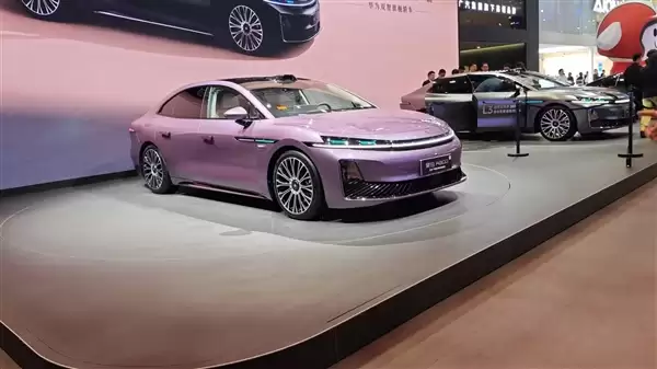 一键变尊贵四座！广汽昊铂A800内饰公布：全球首创2+1变形座椅