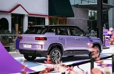 吉利ICON心动紫新色，智能座舱加持仅7.98万起