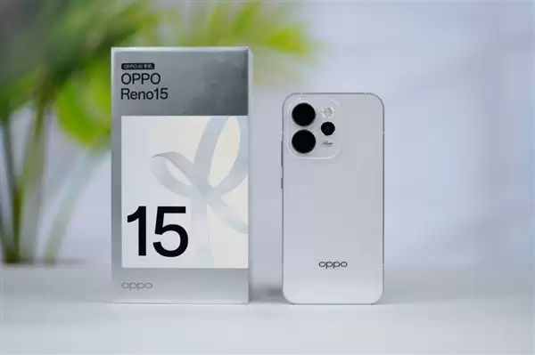 时尚、璀璨、闪耀!OPPO Reno 15评测:6.3英寸掌中影像旗舰!