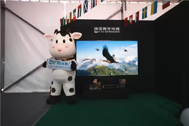 150 英寸海信激光电视亮相上海闪展,解锁家庭影院新姿势
