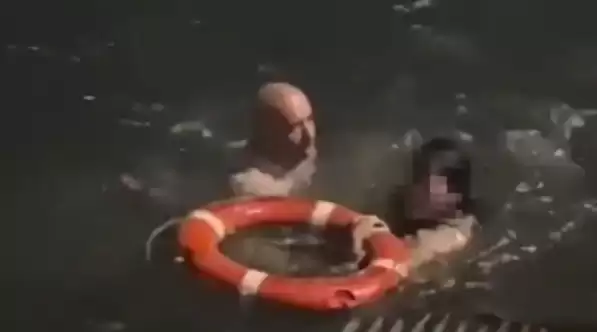 屈臣氏外籍CEO在香港跳海救人 全程只花48秒救起