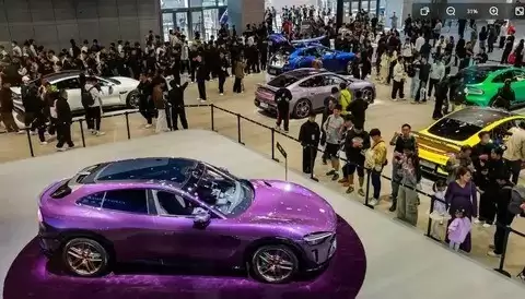 小米汽车推YU7 Max紫晶棱镜新色，开启高端定制智能出行新时代