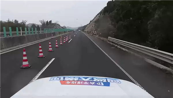 13款车高速辅助驾驶遇事故横评：华为系封神 全系车型满分通过