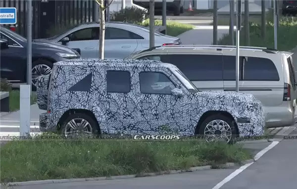 敢卖100万的纯电方盒子 奔驰小G谍照曝光：依旧硬派