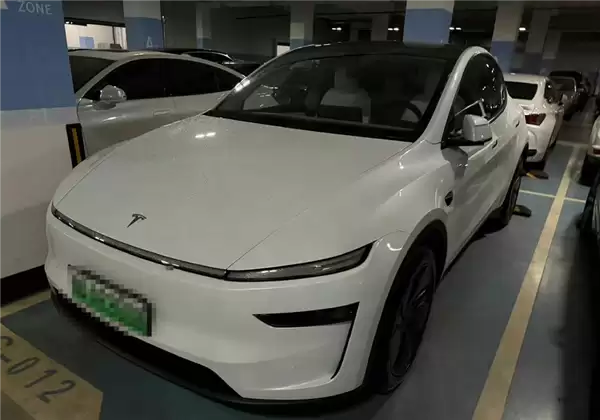 买了特斯拉Model Y快一年还不推FSD 陈震:期货 遥遥无期的“期”