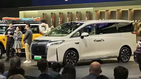 魏牌推VLA大模型，开启智能驾驶新纪元