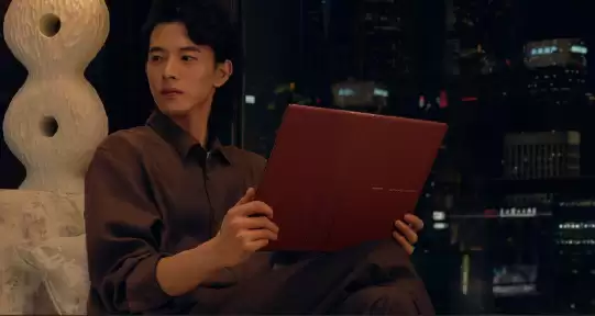 26999元 华为MateBook Fold瑞红配色发布:温润素皮设计