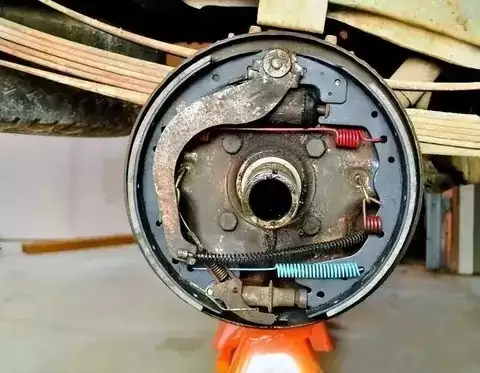 刹车系统原理与故障预警全解析