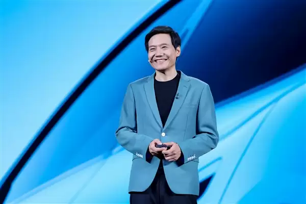 小米股价持续下跌 跌破40港元!雷军出手:个人斥资超1亿港元增持公司股份