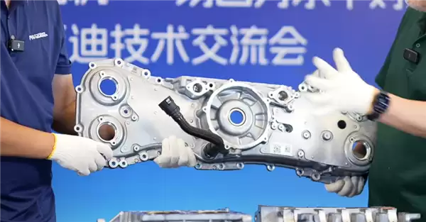 突破百余年技术壁垒！比亚迪2.0T水平对置发动机全网首拆