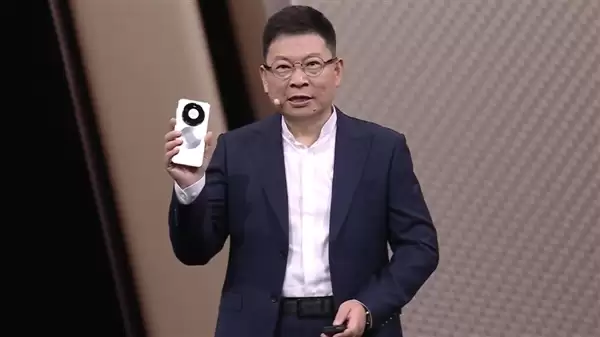 华为Mate 80 Pro Max首次搭载潜望式双长焦:4X+6.2X Mate史上最强长焦