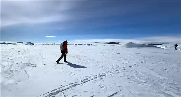 俞敏洪回应用员工血汗钱旅游:老板们也在拼命努力 我熬夜时间一定不比你们少