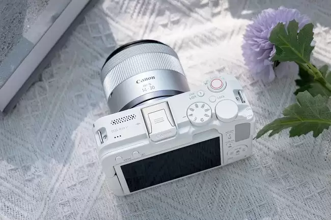 2025全能微单推荐：佳能R50V，兼顾高质量直播、便携Vlog与专业视频创作