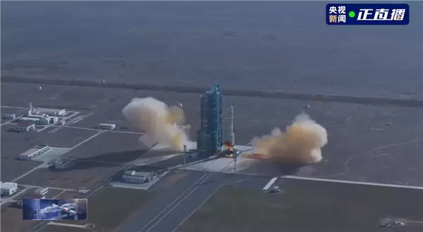 中国首次应急发射!神舟二十二号飞船发射升空 无人状态 满载货物上太空