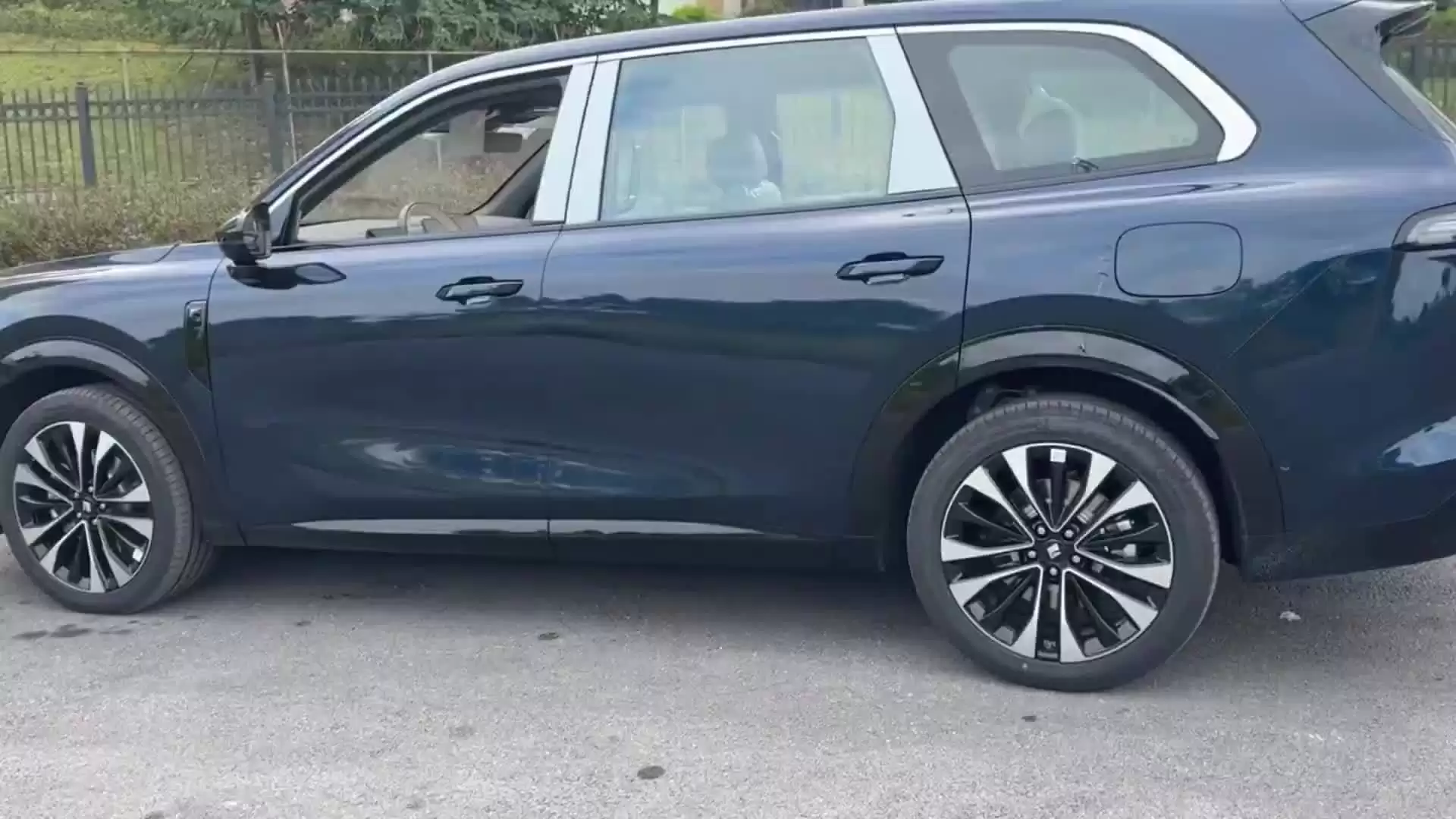 华为、上汽通用五菱深化合作首款车：宝骏华境S实车曝光，全系标配华为乾崑智能