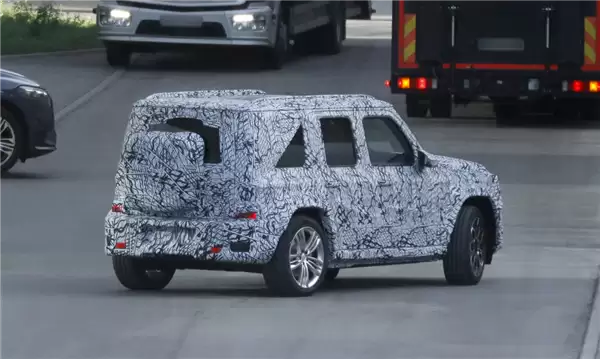 敢卖100万的纯电方盒子 奔驰小G谍照曝光:依旧硬派