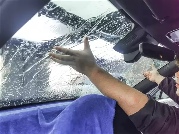 告别“野蛮施工”！汽车玻璃膜、改色膜统一施工标准明年实施