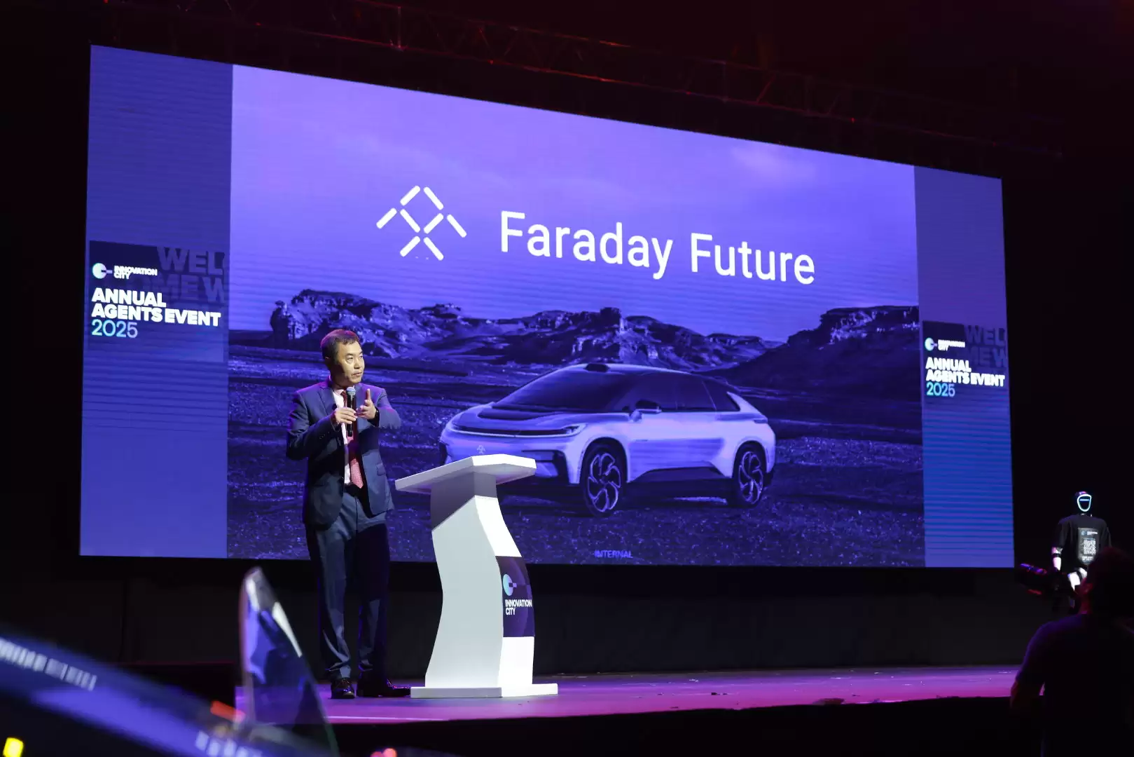 法拉第未来 FX Super One 宣布明日全球首次交付，车主为足球巨星安德烈斯·伊涅斯塔