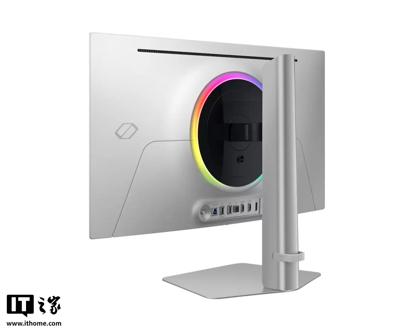 曝三星正研发新一代 Odyssey OLED G6 显示器:27 英寸 2K 面板,有望明年上市