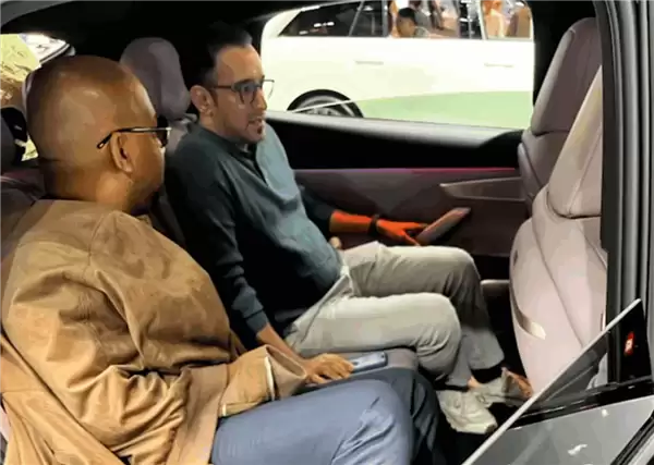 真土豪!中东迪拜老板现场看车 直接下单50台乐道连带5座换电站