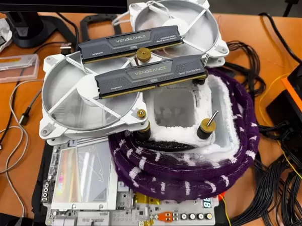 DDR5-14000不是梦!全新超频世界记录达成13530MT/s