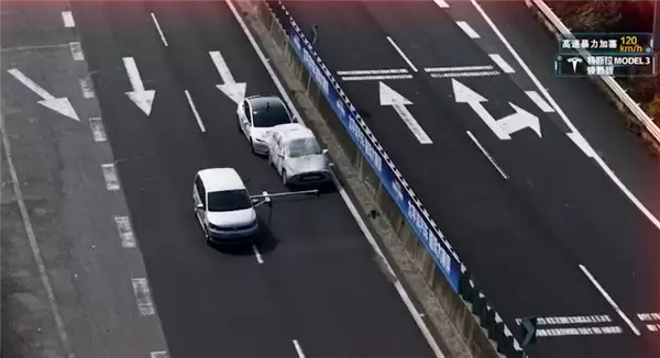 13款车智驾实测高速暴力加塞:华为、小米、蔚来均过关 特斯拉撞了