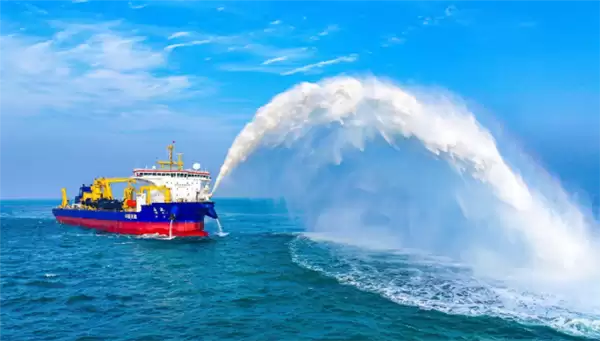 自主研制！我国超大型耙吸挖泥船海试成功