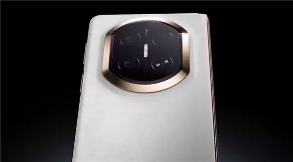 全系首发麒麟9030 Pro！余承东：买折叠屏就选华为Mate X7