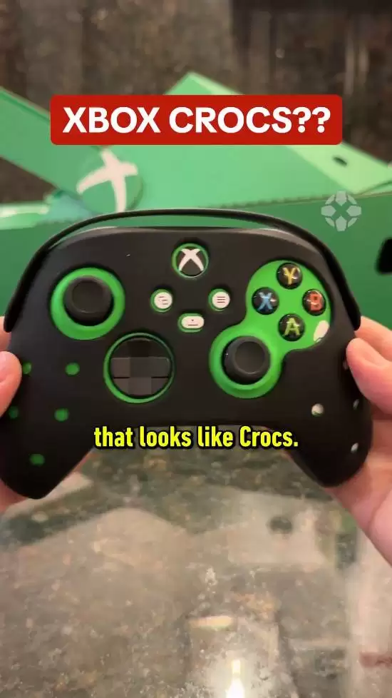 卡洛驰携手Xbox推联名洞洞鞋及游戏主题鞋扣套装