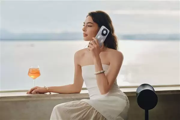 华为Mate 80系列火出圈：多位明星到店体验 当场下单