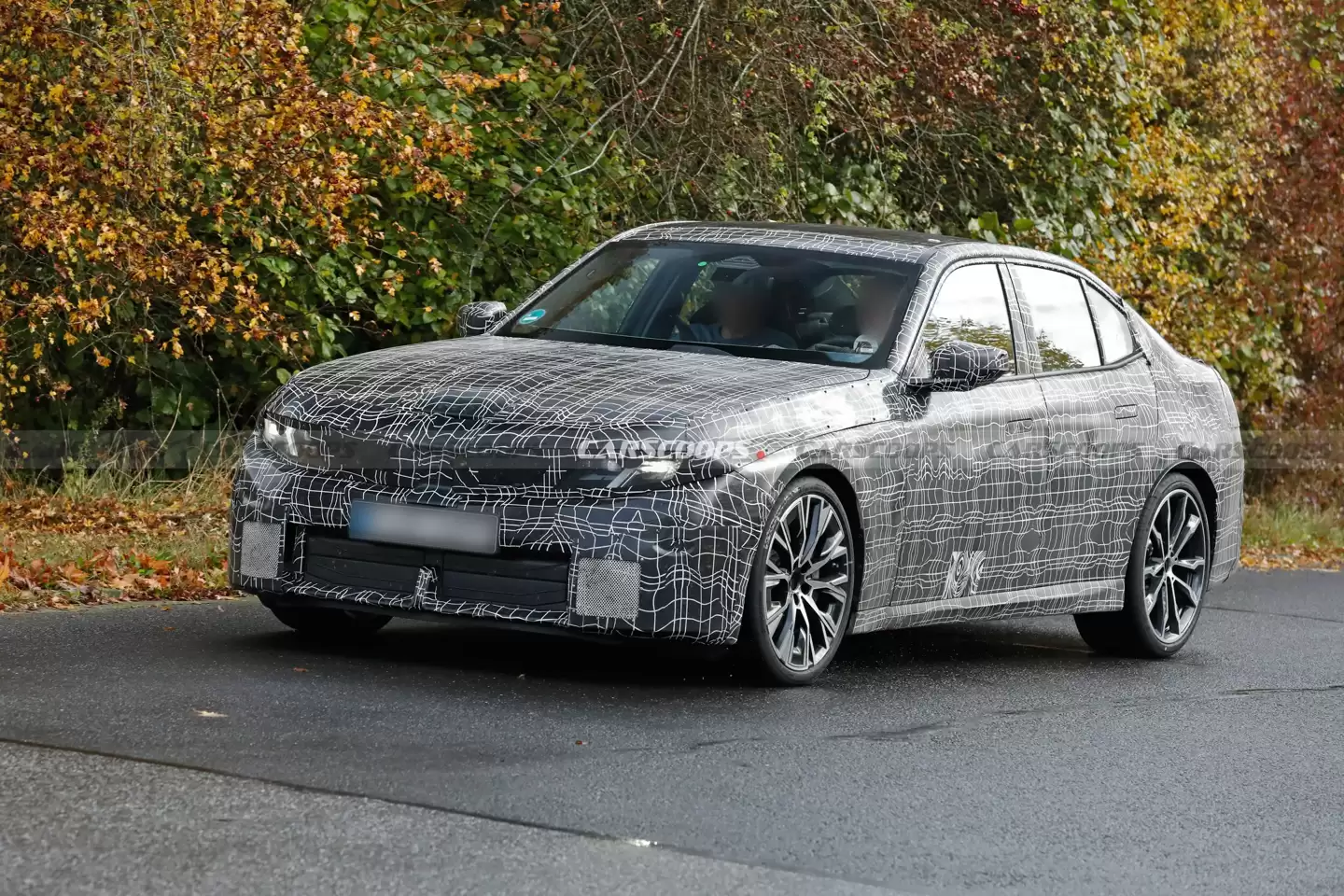 并非“复制粘贴”:宝马下一代3系、i3路试谍照双双曝光