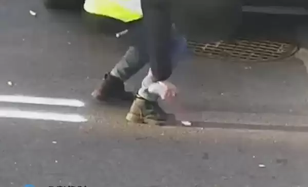 男子为路边停车方便自己画了个车位:被罚4200元