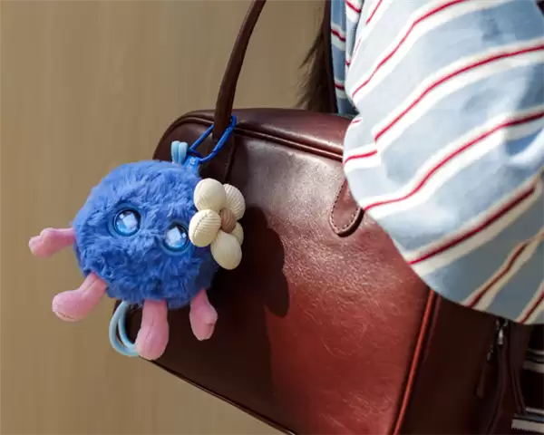 华为、赛博共同开发 AI情感陪伴电子宠物智能憨憨卖断货：399元 能聊天、会撒娇