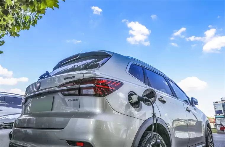 理想汽车CEO李想:未来10年,最有价值的机器人是汽车【附智能网联汽车产业市场分析】