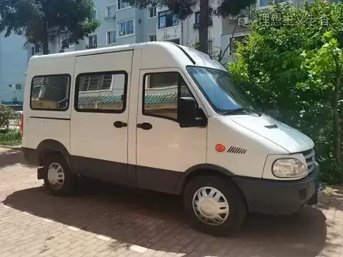 依维柯宝迪改装露营车:移动的家,旅途中的理想生活