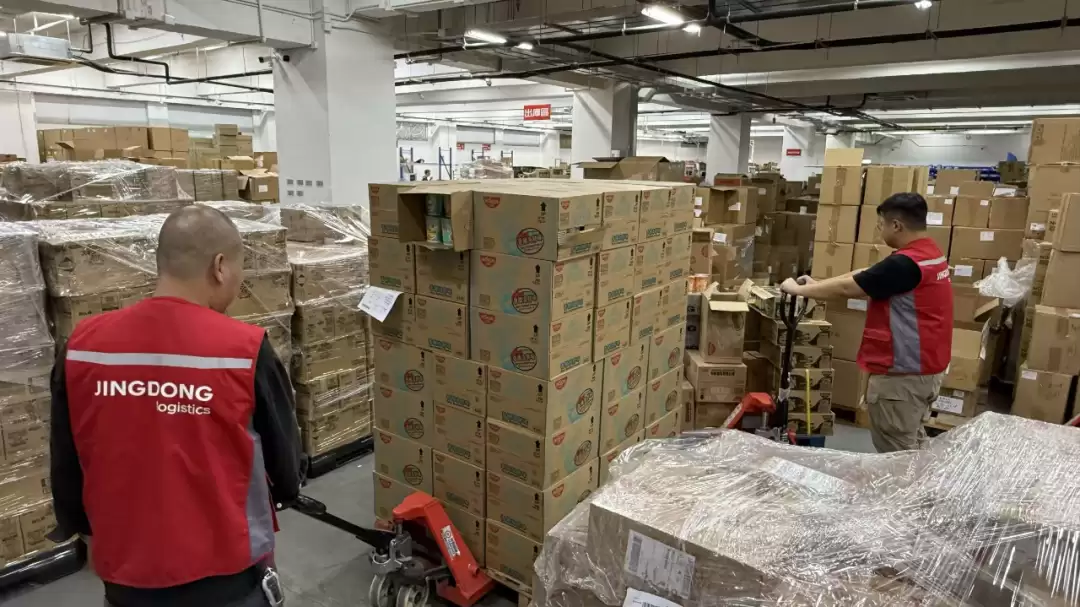 京东紧急驰援香港大埔火灾，首家首批救援物资连夜送达