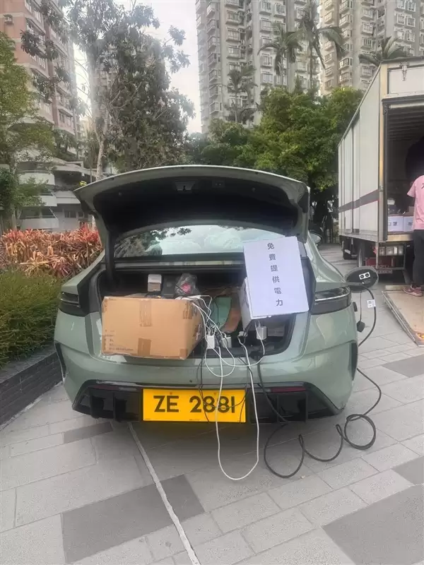 比亚迪又当充电宝！比亚迪香港车主为火灾现场市民免费充电