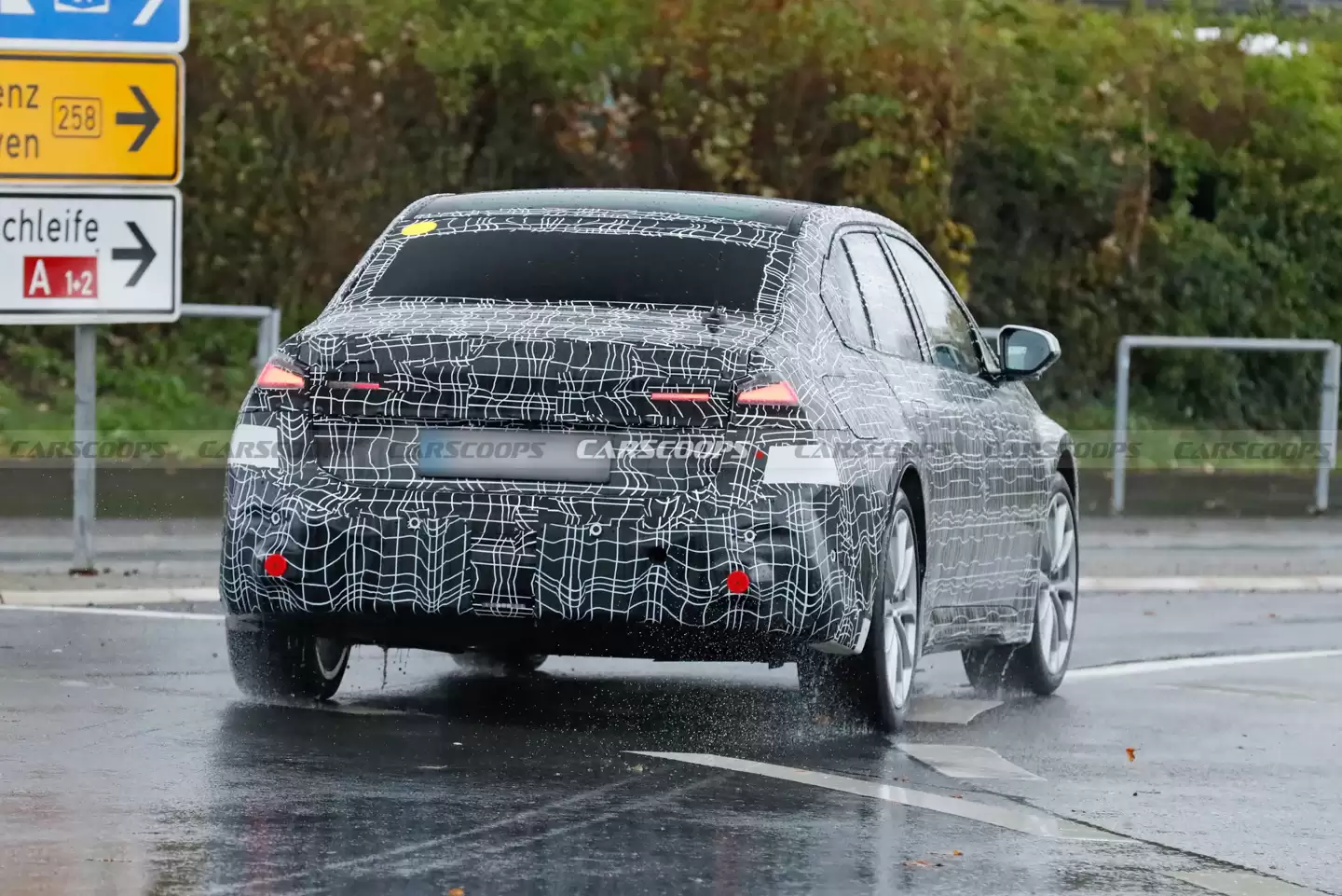 并非“复制粘贴”:宝马下一代3系、i3路试谍照双双曝光