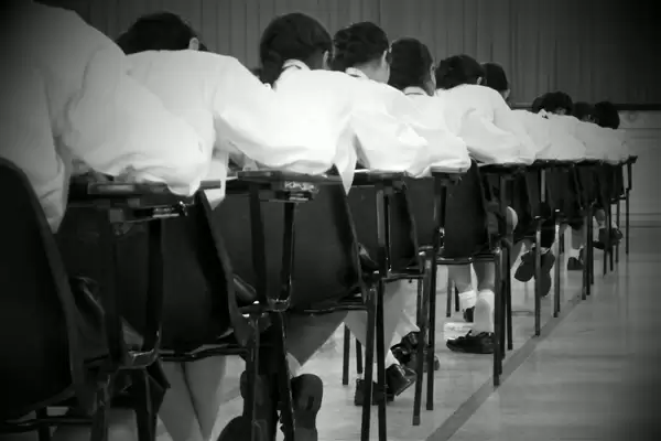 清华大学：严禁学生将AI生成内容直接复制用作学业成果！