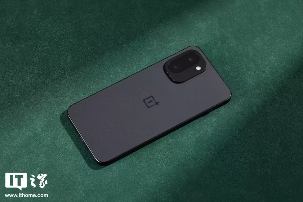 首发搭载高通第五代骁龙 8,一加 Ace 6T 手机 12 月 3 日发布