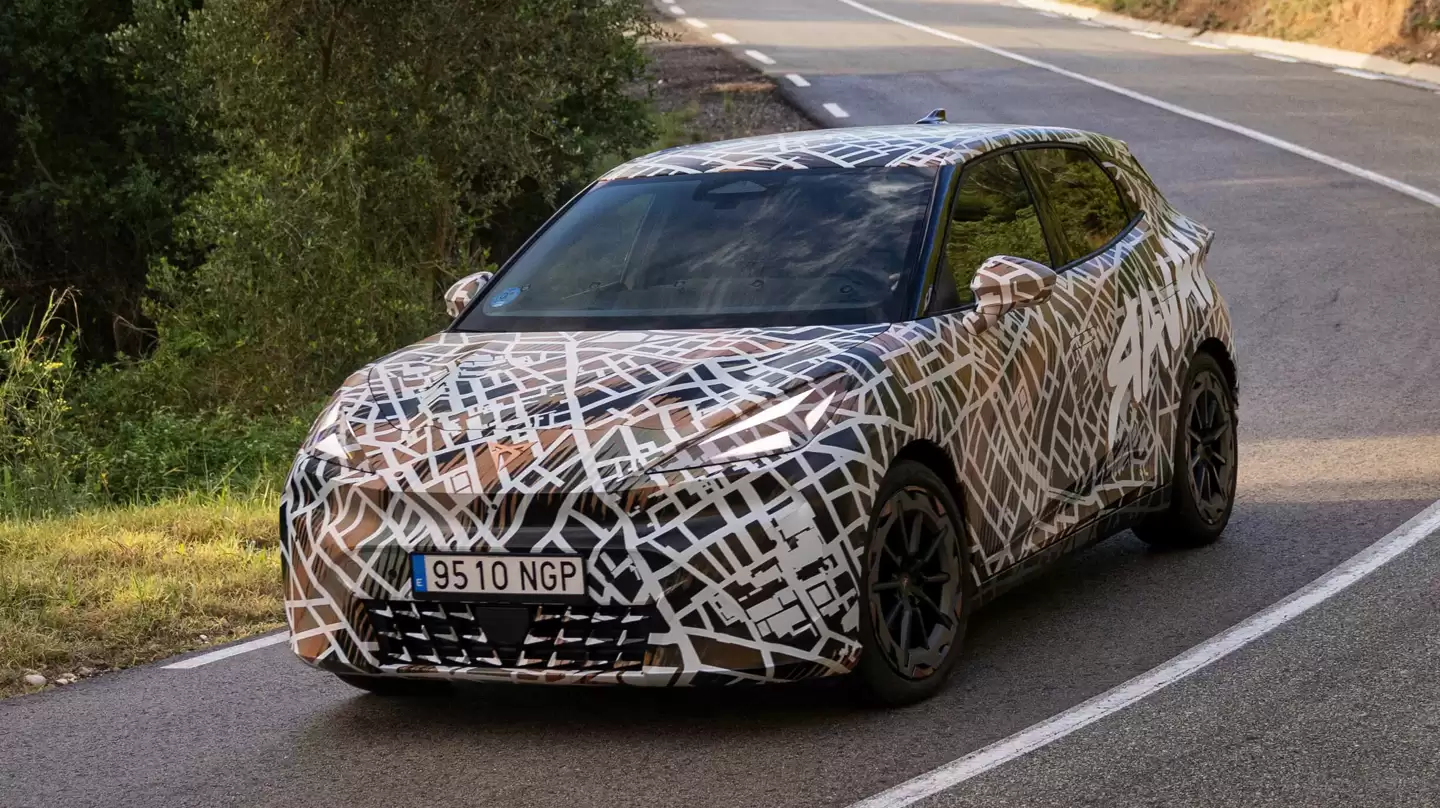 大众Polo“火辣版”：Cupra Raval高性能纯电小车官方预告，最高233马力