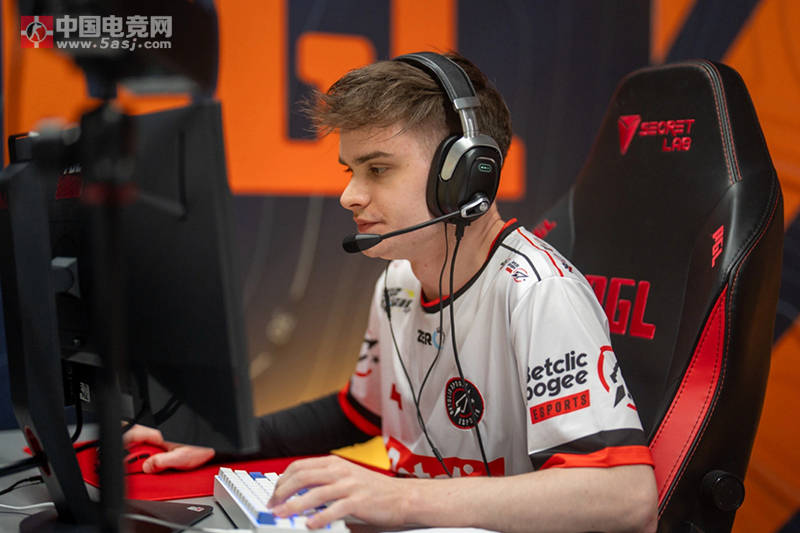 Thorin炮轰FaZe变阵内幕：EliGE成替罪羊？波兰新星jcobbb背后竟是熟人交易！