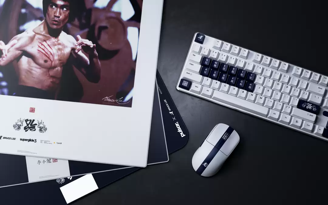 Pulsar 派世推出李小龙诞辰 85 周年纪念系列外设,蓝白配色