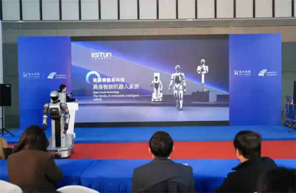 埃斯顿酷卓发布柔性智能机器人“磐石C05-L”：身高支持动态调节