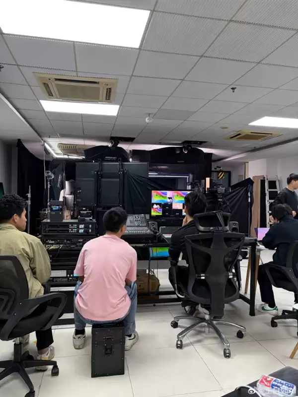 王自如今晚直播iPhone评测!彩排画面公布:器材价值上百万