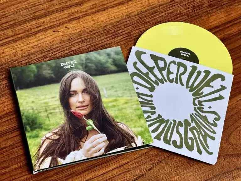 初探 4 英寸黑胶唱片：每面能听约 4 分钟，漂亮但“难伺候”