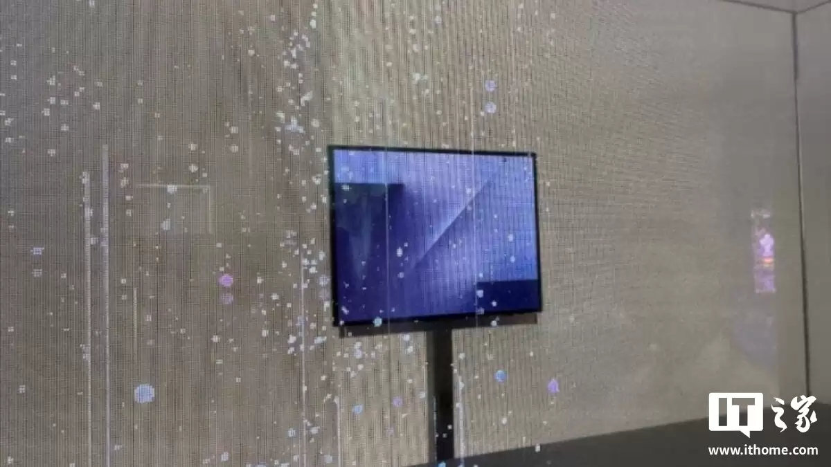 三星最贵手机：Galaxy Z Trifold 三折叠被曝下月发布，5600mAh 电池