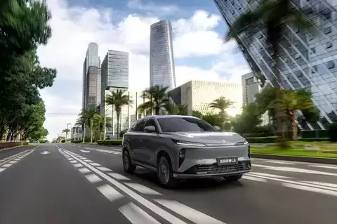 东风风神L8：通勤利器，续航无忧，驾乘新体验