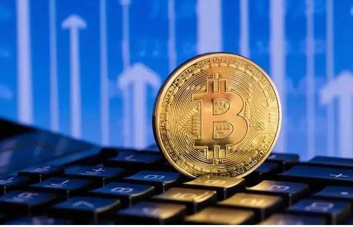 现在比特币跟黄金的走势是不是一样的？